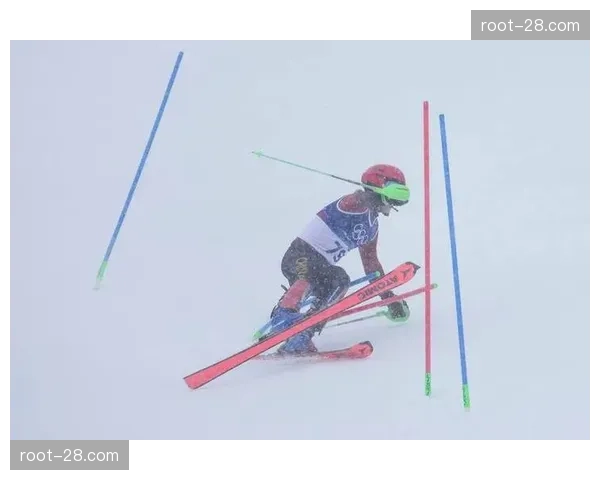 高山滑雪刘校辰张玉营参赛 实现全项目参赛目标